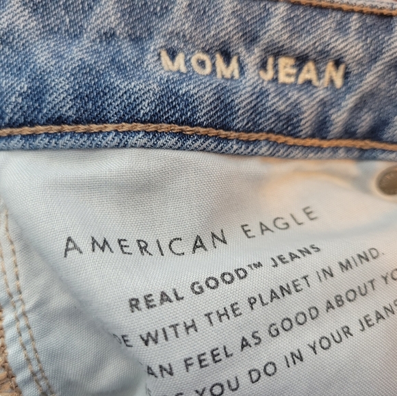 American Eagle Women's 90s Mom Jeans Distressed Size 6 Short - Picture 2 of 5